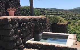Dammusi IL SERRALH -Pantelleria-